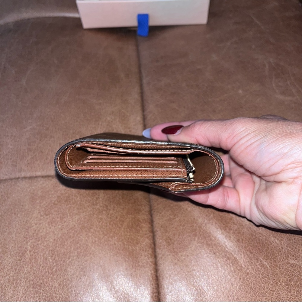 Louis Vuitton Monogram Victorine wallet - Picture 10 of 16